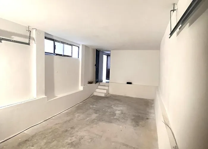 Rare - House With Private Garage - Historic Center - 500 M - Max 6 People Peniche