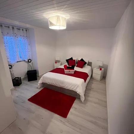 Rare - House With Private Garage - Historic Center - 500 M - Max 6 People Peniche